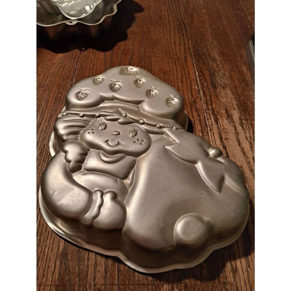 Vintage 1981 American Greetings Strawberry Shortcake Baking Cake Pan 502-3835